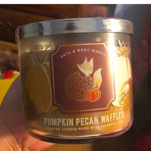 *BATH & BODY WORKS CANDLE*